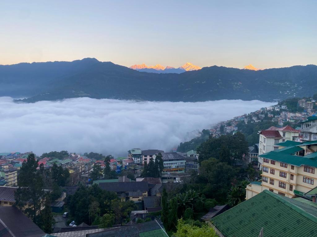 9 Atop Hotel Gangtok Exterior photo